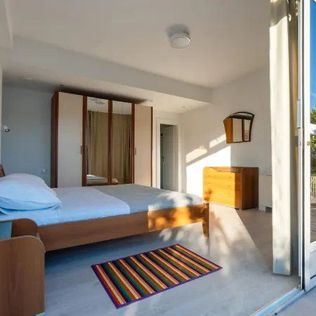 Azzurro With Private