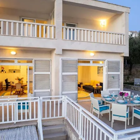 Azzurro With Private בית הארחה 4*