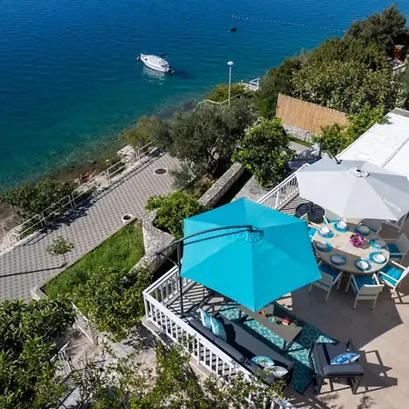 Azzurro With Private בית הארחה 4*