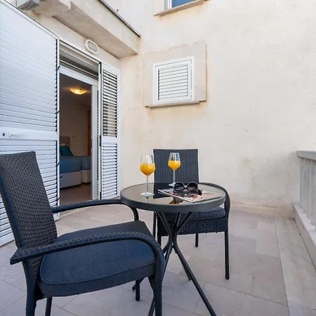 Azzurro With Private