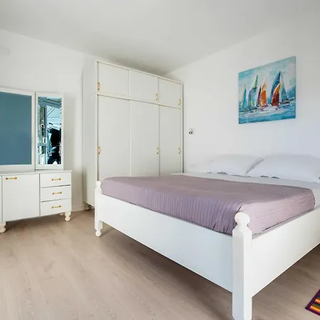 Azzurro With Private Neum