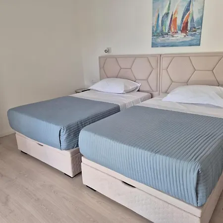 Azzurro With Private