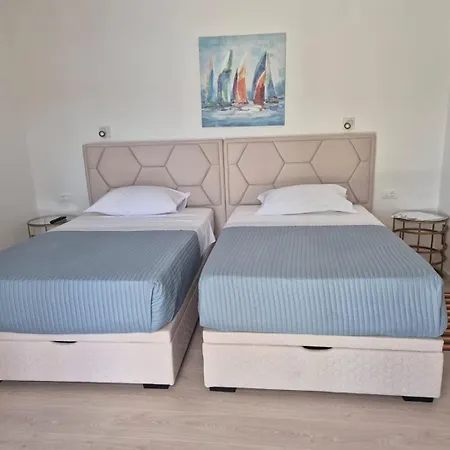 Azzurro With Private