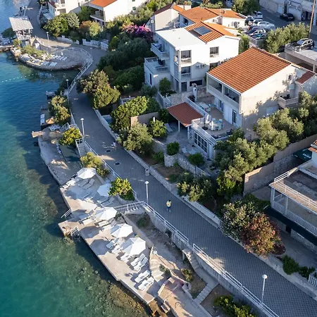 Azzurro With Private 네움